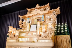 万松寺の葬儀 白木祭壇